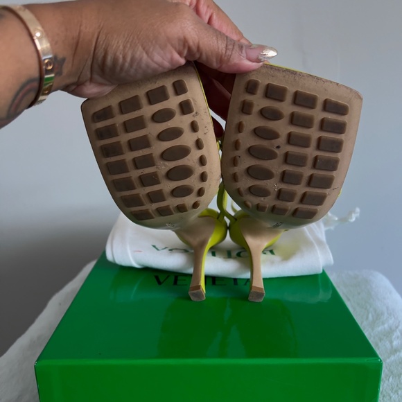 BOTTEGA VENETA Green Strappy Stretch Heeled Sandals - Picture 2 of 4